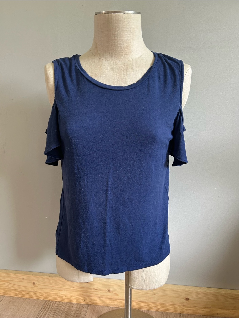 Arizona Jean Company Navy Cold-Shoulder Ruffle Tank Top